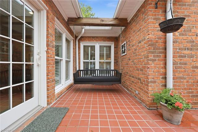 1275 Thornhill Lane, Winston-salem, NC 27106