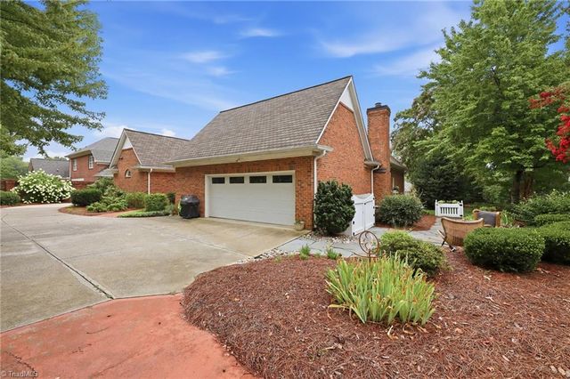 1275 Thornhill Lane, Winston-salem, NC 27106