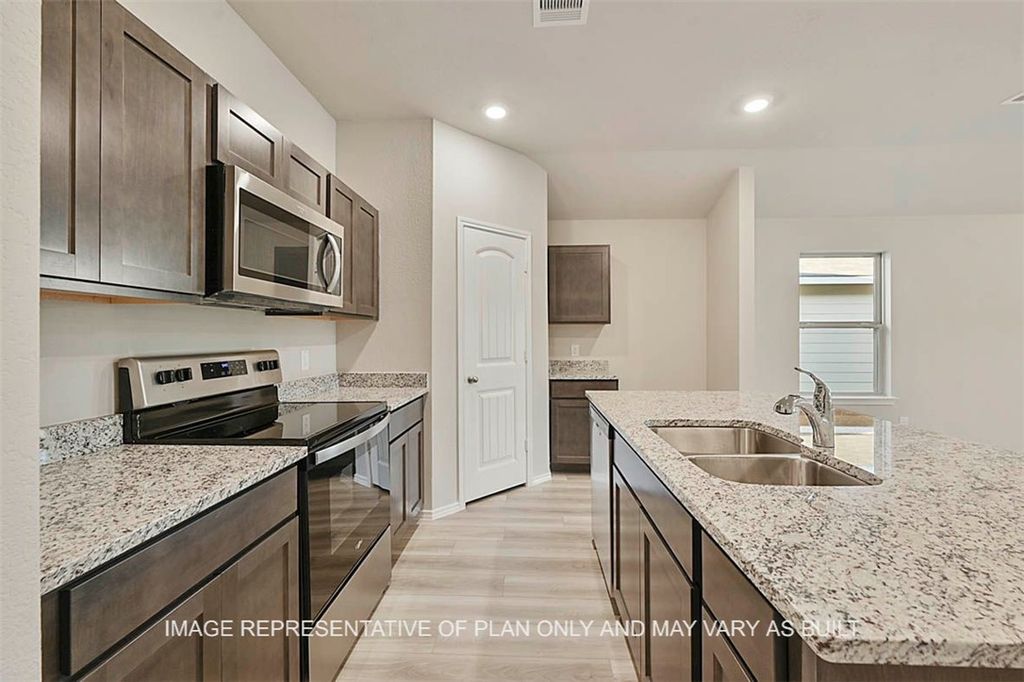 1010 Legrand Street, Brenham, TX 77833 — photo 2