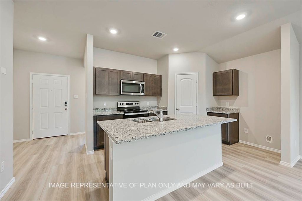 1010 Legrand Street, Brenham, TX 77833 — photo 3