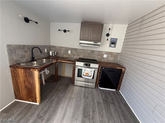 8165 Heck DR, North Fort Myers, FL 33917