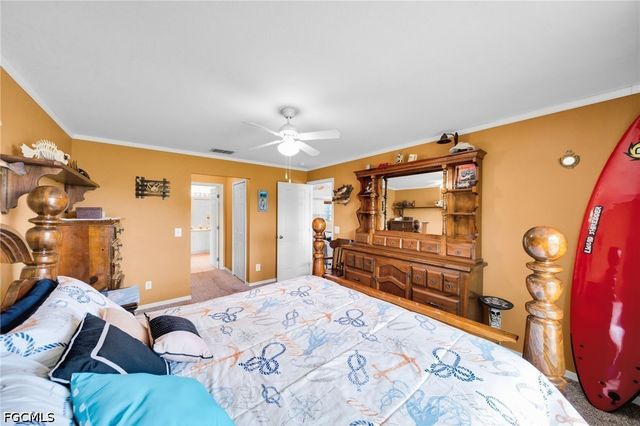 813 SW 11th PL, Cape Coral, FL 33991