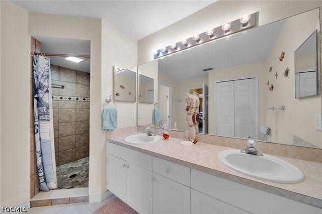 813 SW 11th PL, Cape Coral, FL 33991