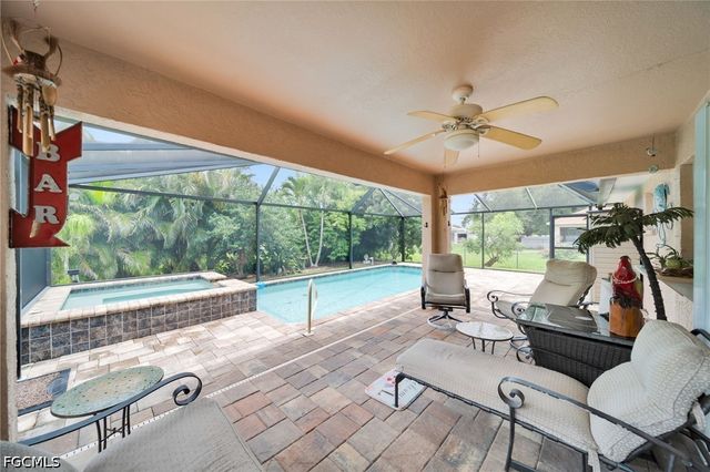 813 SW 11th PL, Cape Coral, FL 33991