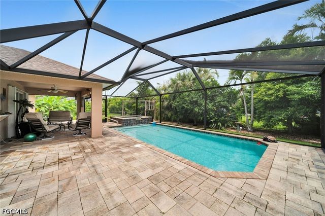 813 SW 11th PL, Cape Coral, FL 33991