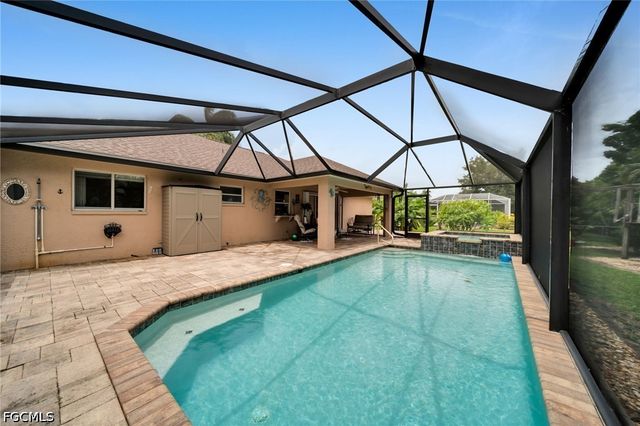 813 SW 11th PL, Cape Coral, FL 33991