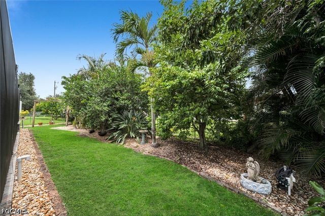 813 SW 11th PL, Cape Coral, FL 33991
