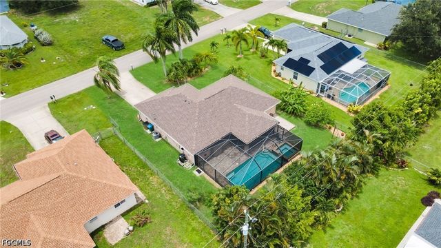 813 SW 11th PL, Cape Coral, FL 33991