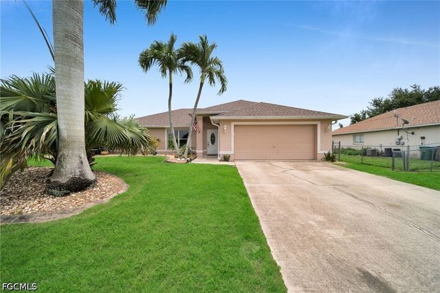 813 SW 11th PL, Cape Coral, FL 33991