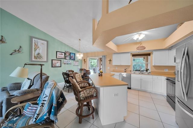 813 SW 11th PL, Cape Coral, FL 33991