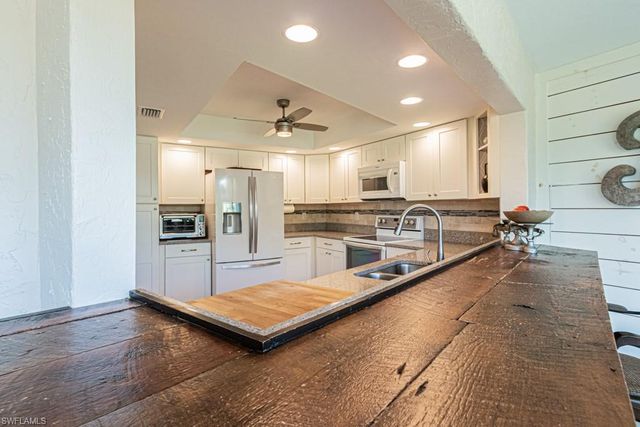 187 Round Key CIR D3, Naples, FL 34112