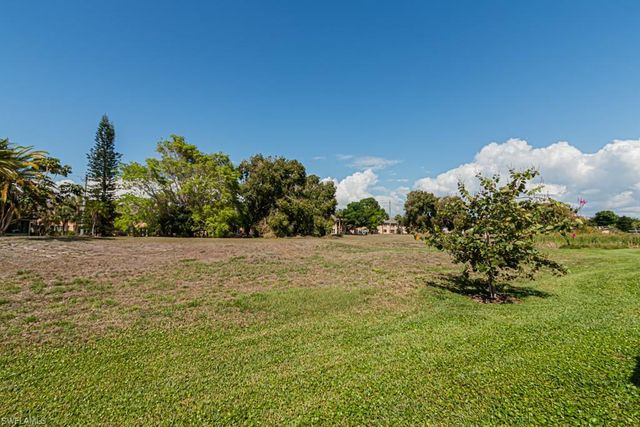 187 Round Key CIR D3, Naples, FL 34112