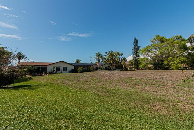 187 Round Key CIR D3, Naples, FL 34112