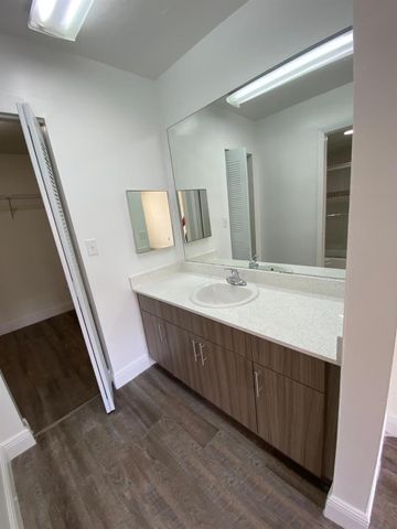 18335 NW 68 Avenue 750-318, Hialeah, FL 33015