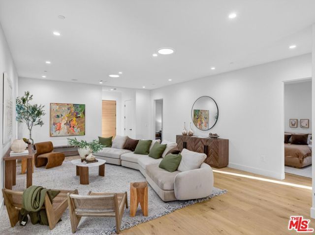 8404 Gonzaga Avenue, Los Angeles, CA 90045