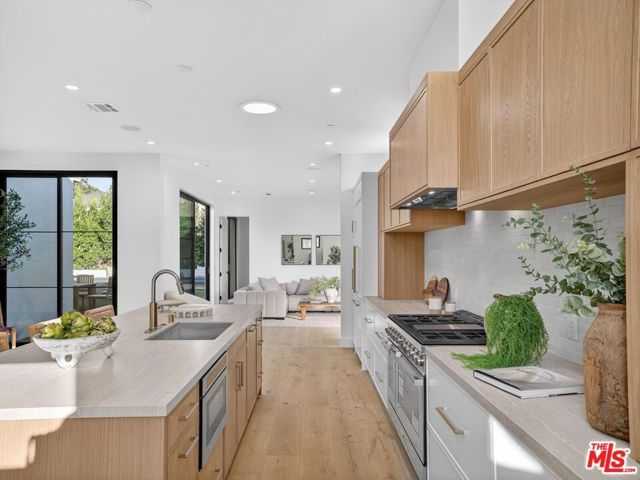 8404 Gonzaga Avenue, Los Angeles, CA 90045