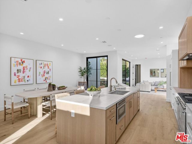 8404 Gonzaga Avenue, Los Angeles, CA 90045