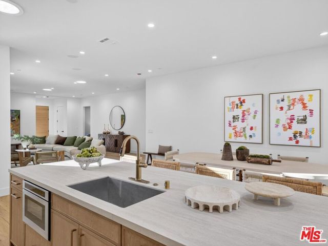 8404 Gonzaga Avenue, Los Angeles, CA 90045