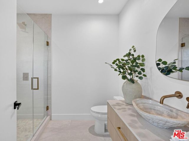 8404 Gonzaga Avenue, Los Angeles, CA 90045