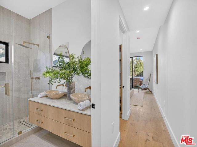 8404 Gonzaga Avenue, Los Angeles, CA 90045