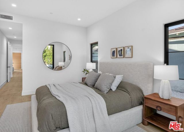 8404 Gonzaga Avenue, Los Angeles, CA 90045