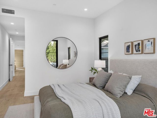 8404 Gonzaga Avenue, Los Angeles, CA 90045