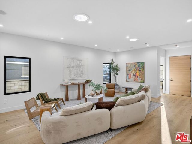 8404 Gonzaga Avenue, Los Angeles, CA 90045