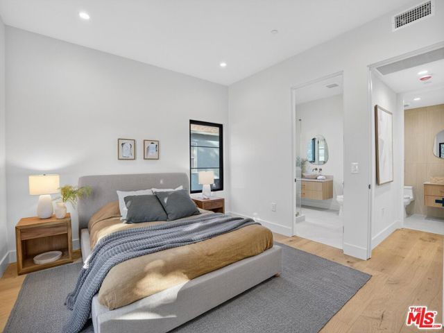 8404 Gonzaga Avenue, Los Angeles, CA 90045