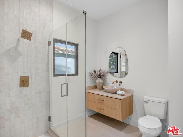 8404 Gonzaga Avenue, Los Angeles, CA 90045