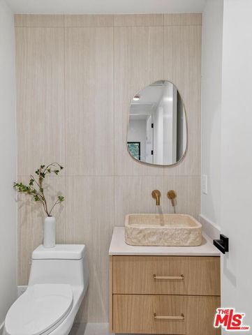 8404 Gonzaga Avenue, Los Angeles, CA 90045