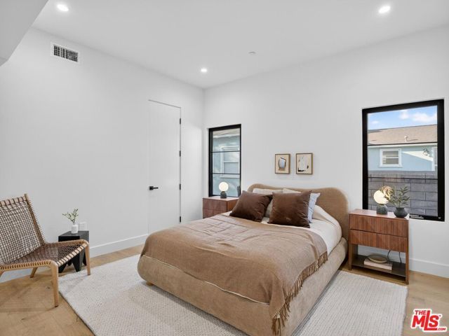 8404 Gonzaga Avenue, Los Angeles, CA 90045