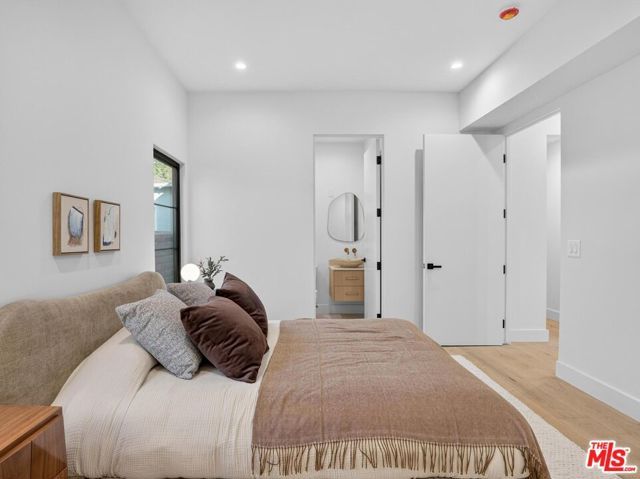 8404 Gonzaga Avenue, Los Angeles, CA 90045