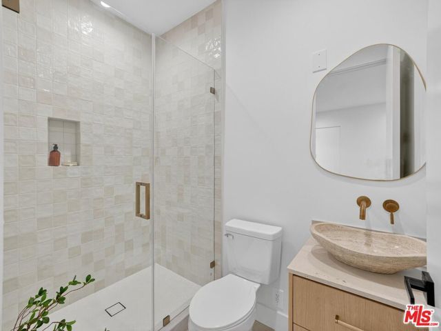 8404 Gonzaga Avenue, Los Angeles, CA 90045