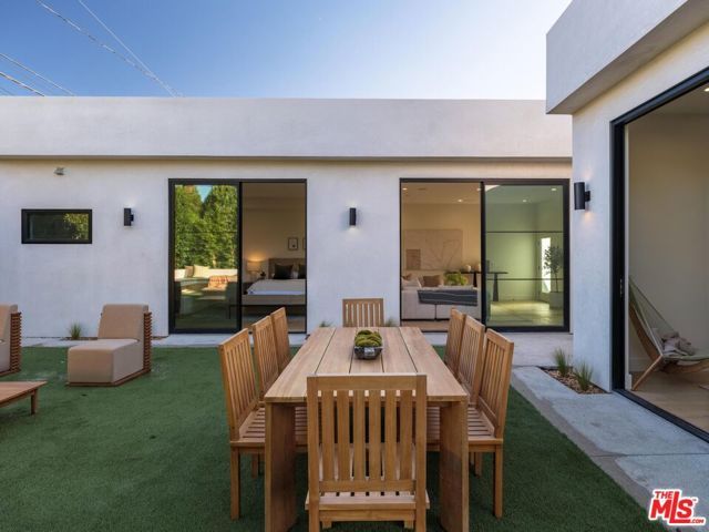 8404 Gonzaga Avenue, Los Angeles, CA 90045