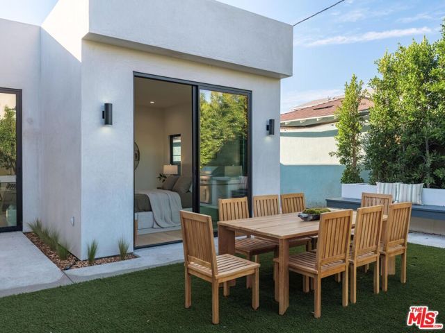 8404 Gonzaga Avenue, Los Angeles, CA 90045