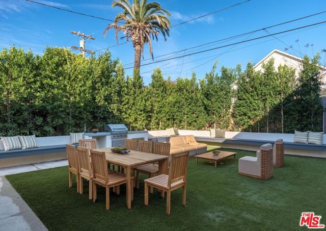 8404 Gonzaga Avenue, Los Angeles, CA 90045