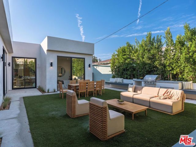 8404 Gonzaga Avenue, Los Angeles, CA 90045