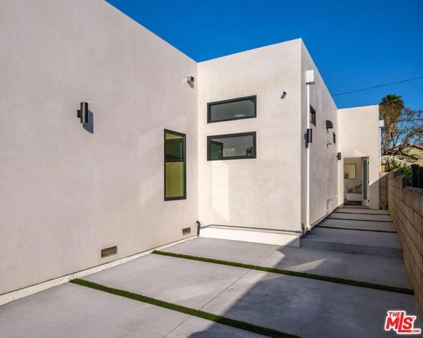 8404 Gonzaga Avenue, Los Angeles, CA 90045