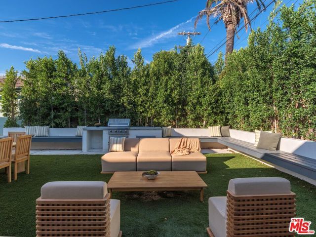 8404 Gonzaga Avenue, Los Angeles, CA 90045