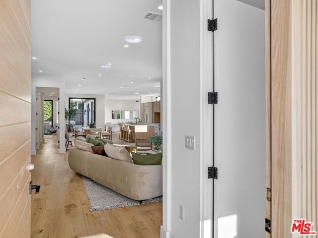 8404 Gonzaga Avenue, Los Angeles, CA 90045