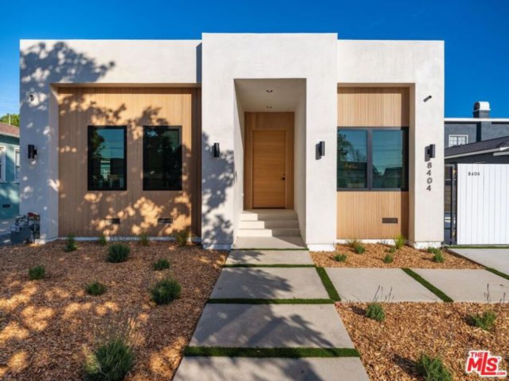 8404 Gonzaga Avenue, Los Angeles, CA 90045