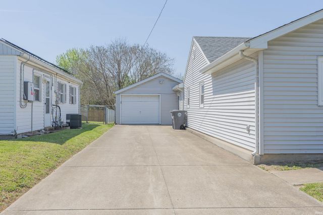 1255 Maple Court, Evansville, IN 47714