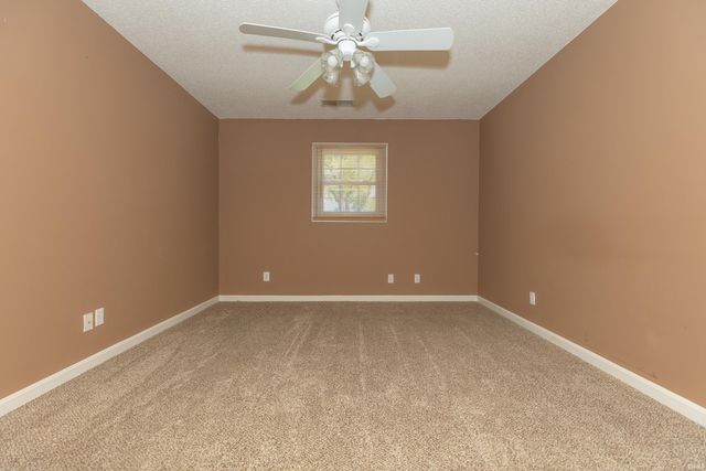 1255 Maple Court, Evansville, IN 47714
