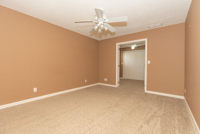 1255 Maple Court, Evansville, IN 47714