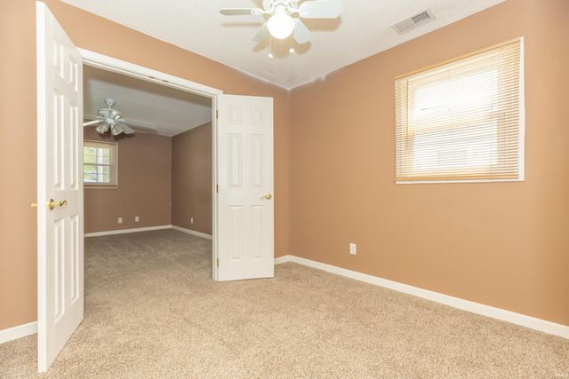 1255 Maple Court, Evansville, IN 47714