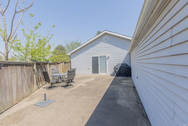 1255 Maple Court, Evansville, IN 47714