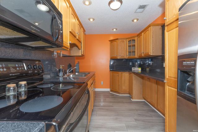 1255 Maple Court, Evansville, IN 47714