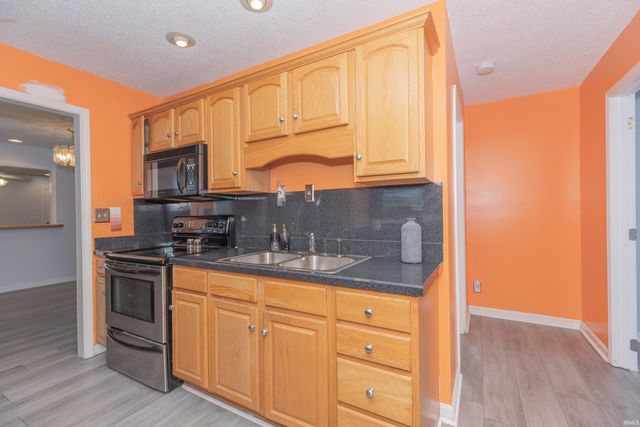 1255 Maple Court, Evansville, IN 47714