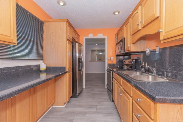 1255 Maple Court, Evansville, IN 47714