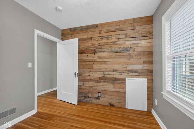 5428 E 10th Street, Indianapolis, IN 46219